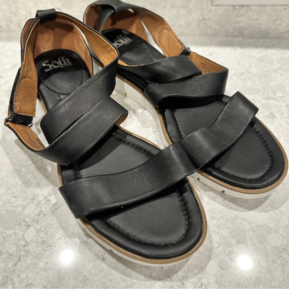Sofft Women's Black and Tan Sandals